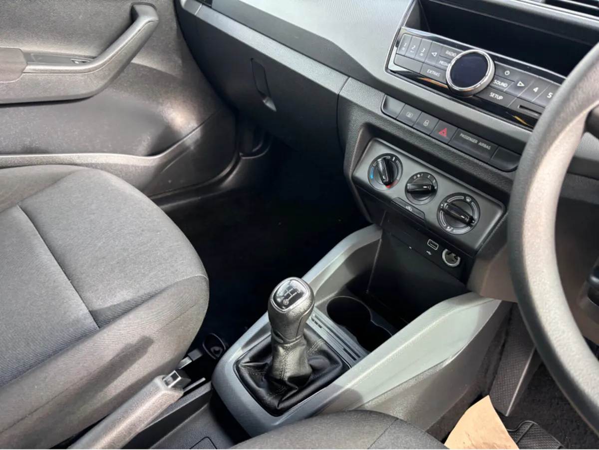 Skoda Fabia ACTIVE 1.0 MPI 60HP 4DR - Image 4