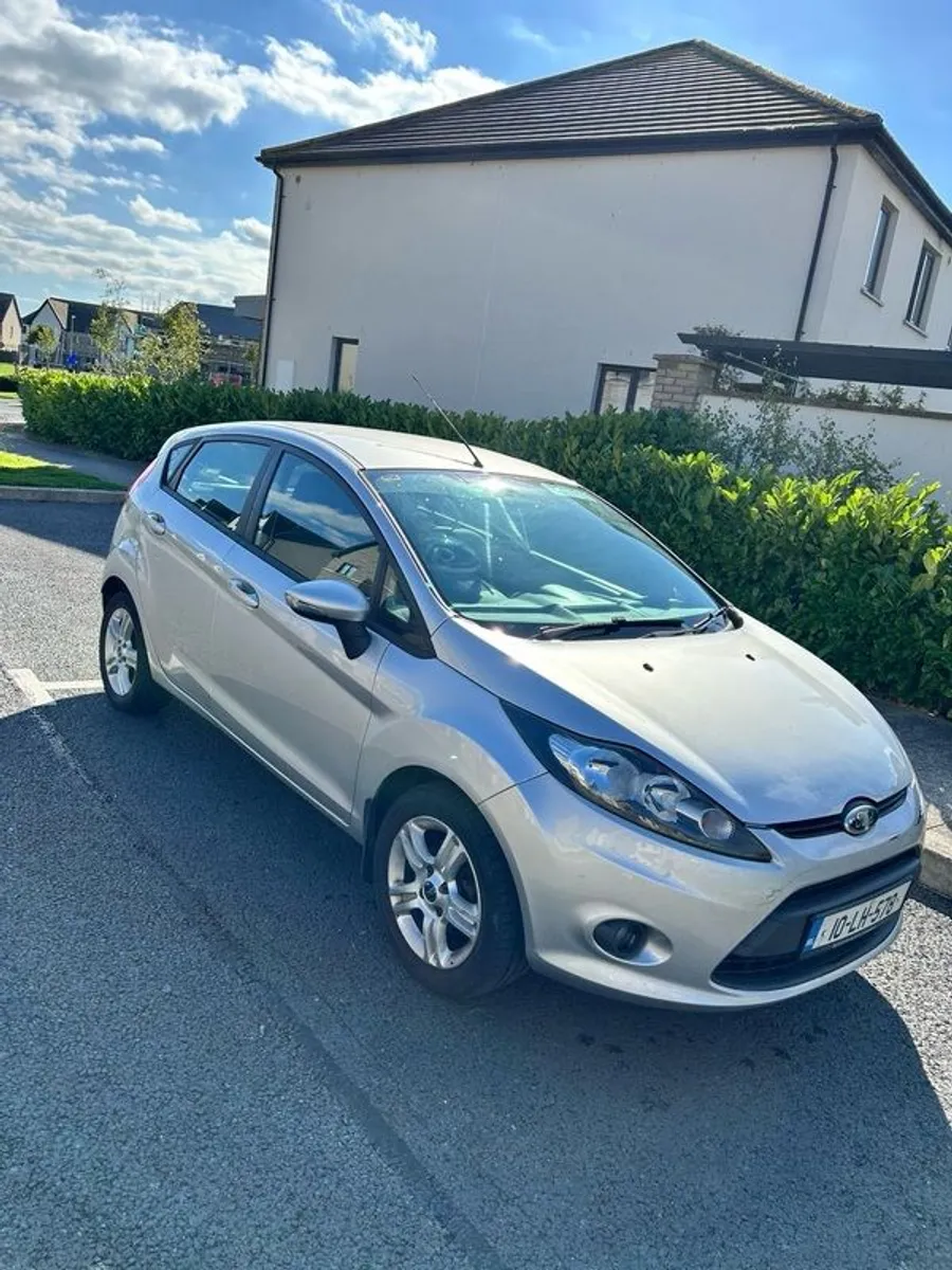 2010 Ford Fiesta - Image 1