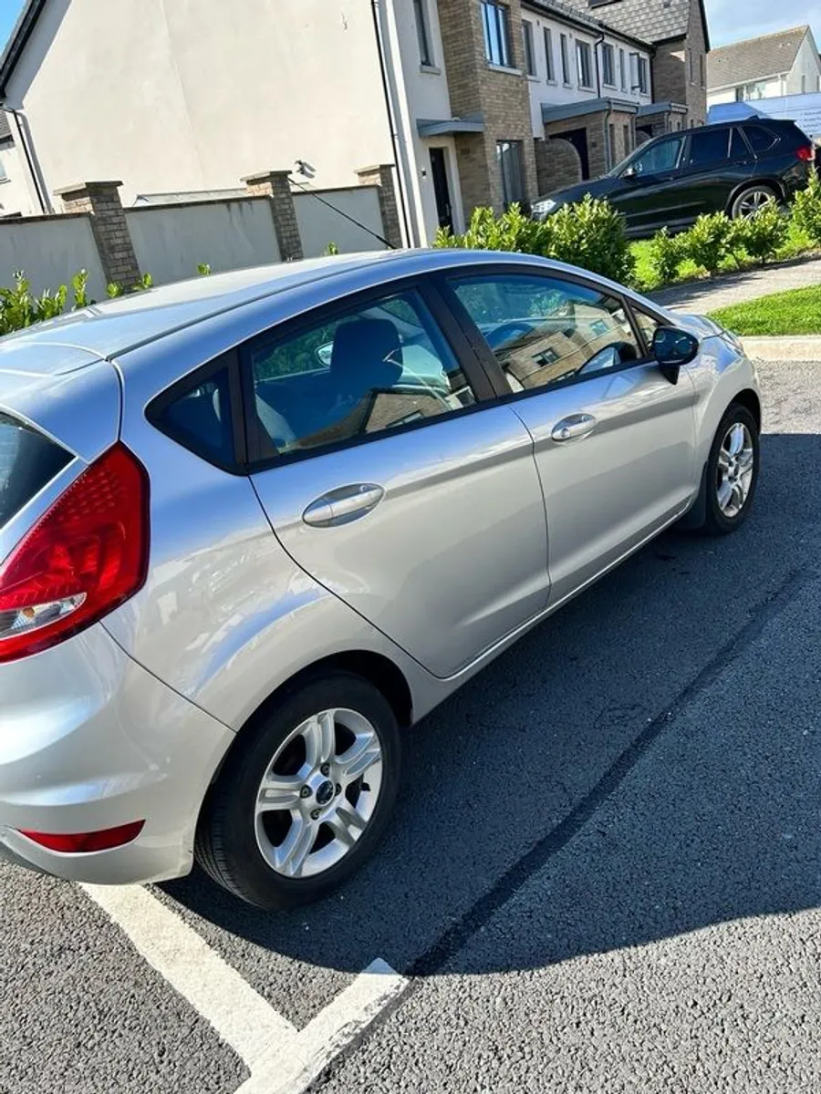 2010 Ford Fiesta - Image 3