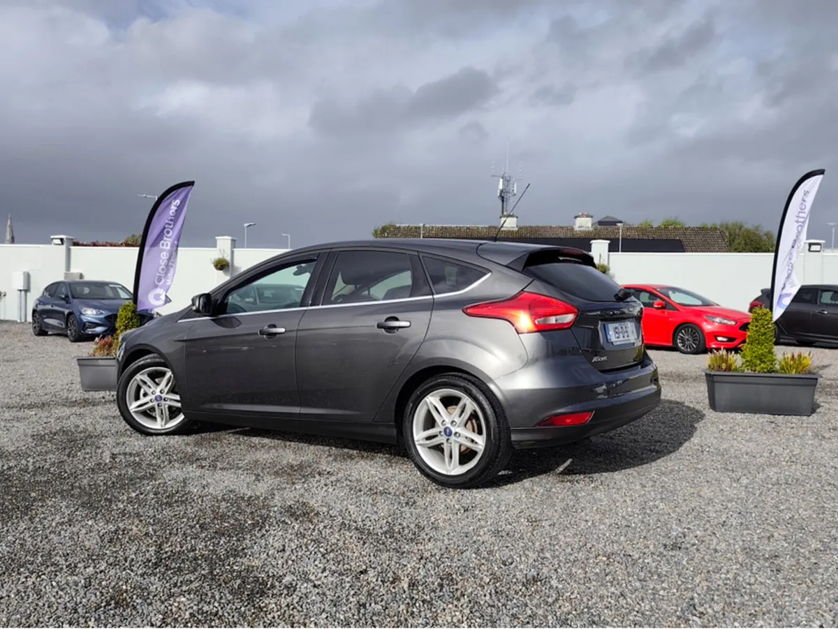 Ford Focus 1.5 TDCI ZETEC 120PS 5DR - Image 4