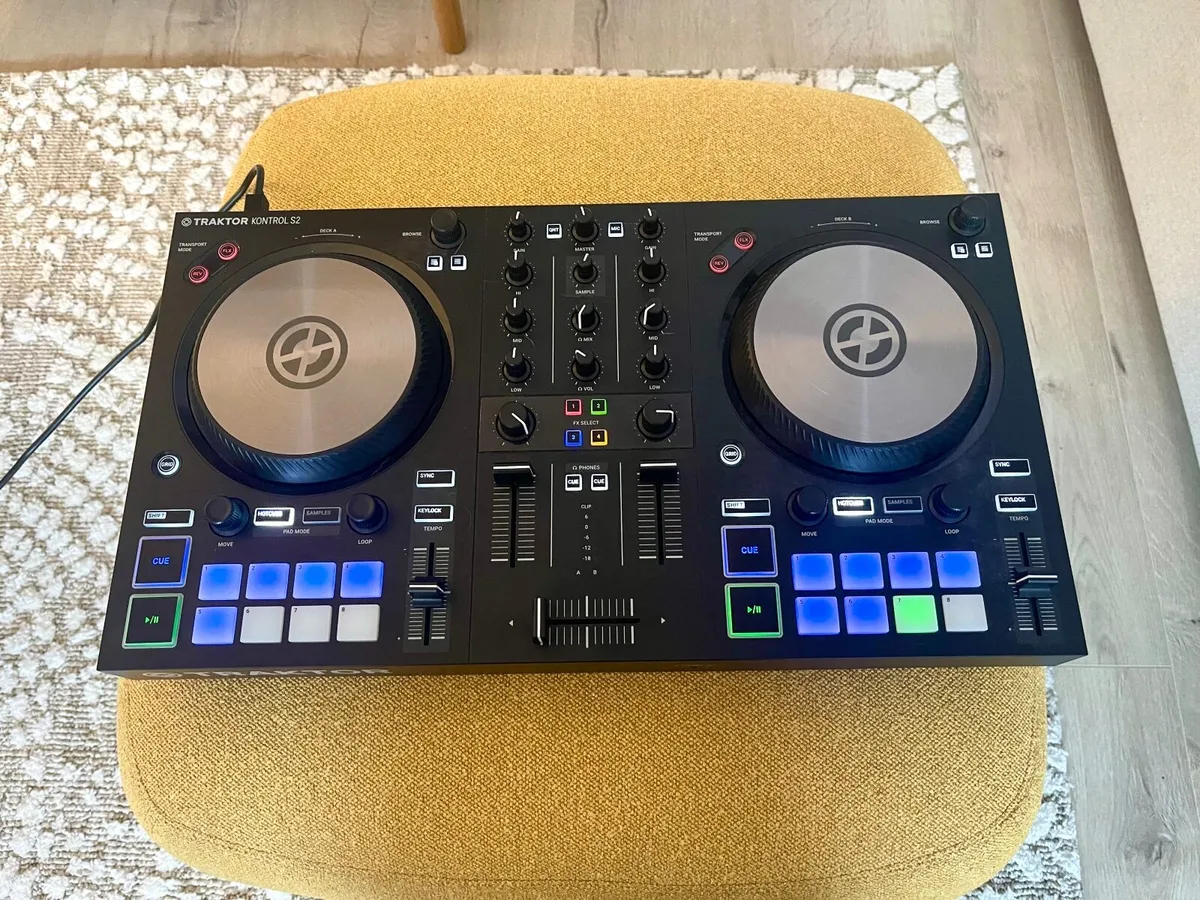 Traktor S2 MK3 dj controller in mint condition - Image 1