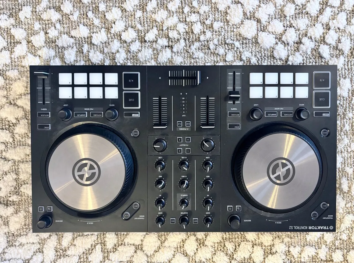 Traktor S2 MK3 dj controller in mint condition - Image 2