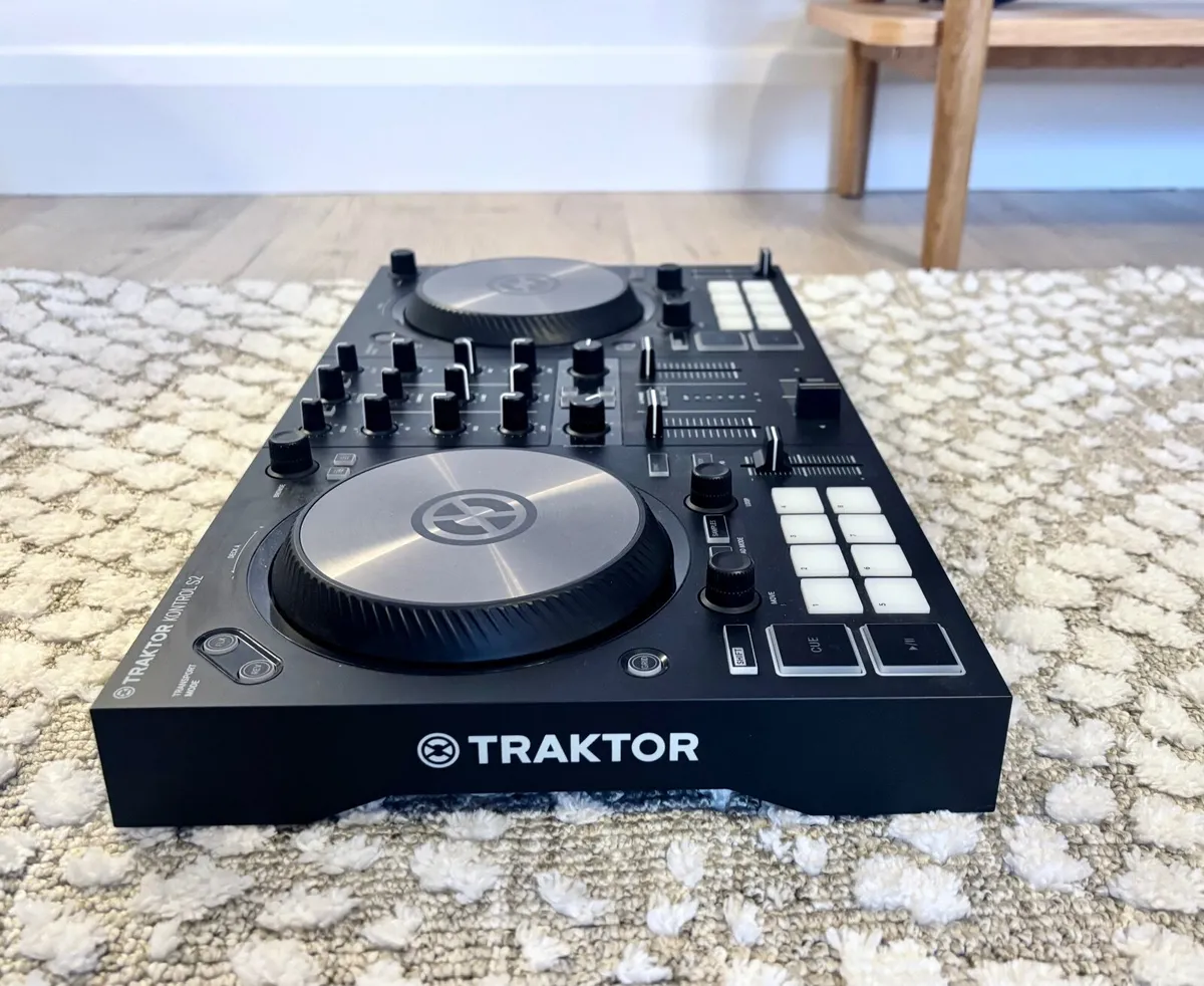 Traktor S2 MK3 dj controller in mint condition - Image 3