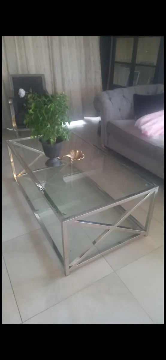 Stylish glass table for sale - Image 3