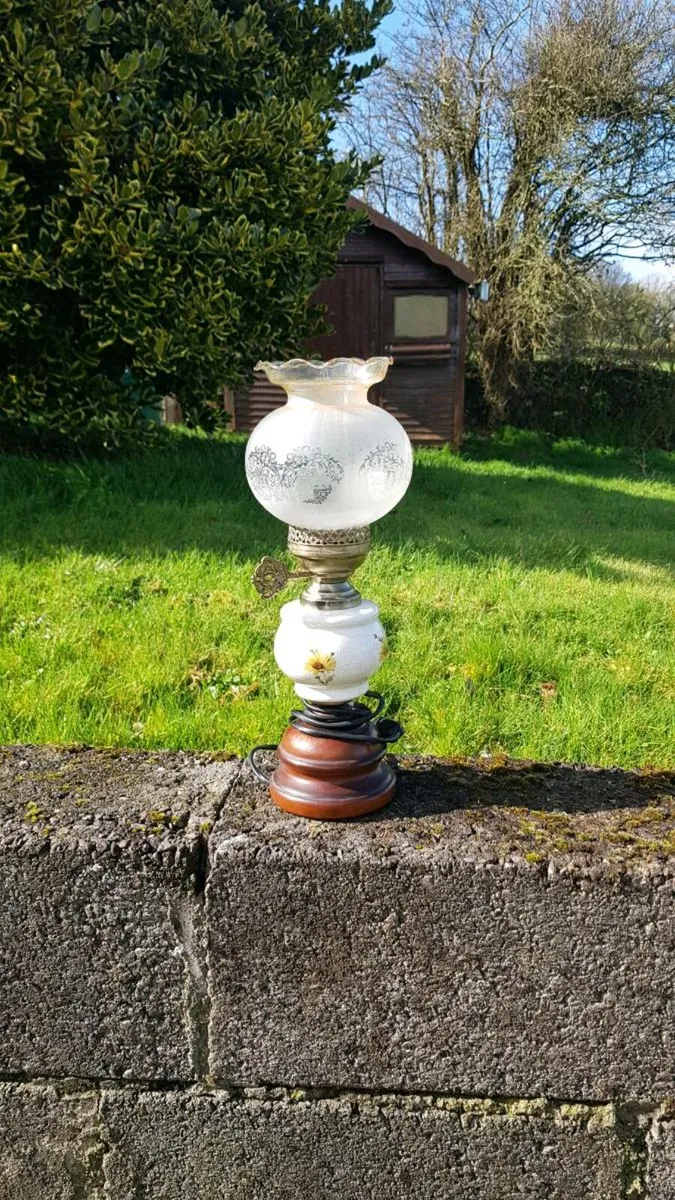Vintage electric lamp postage possible - Image 1
