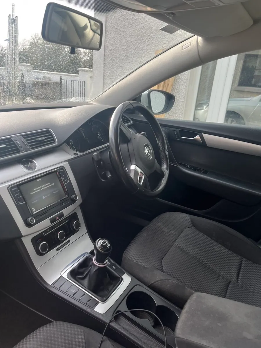 VW Passat bluemotion TDI (105) Saloon 1598cc 1.6L - Image 3