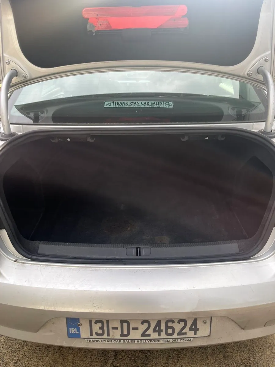 VW Passat bluemotion TDI (105) Saloon 1598cc 1.6L - Image 4