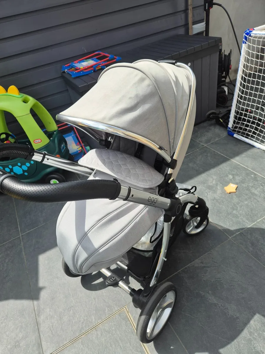 Egg2 pram Grey - Image 1