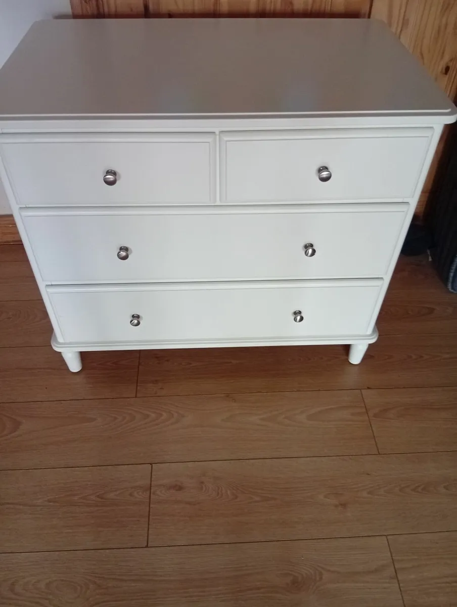Quality White Roomy chest of drawers 6months - Image 1