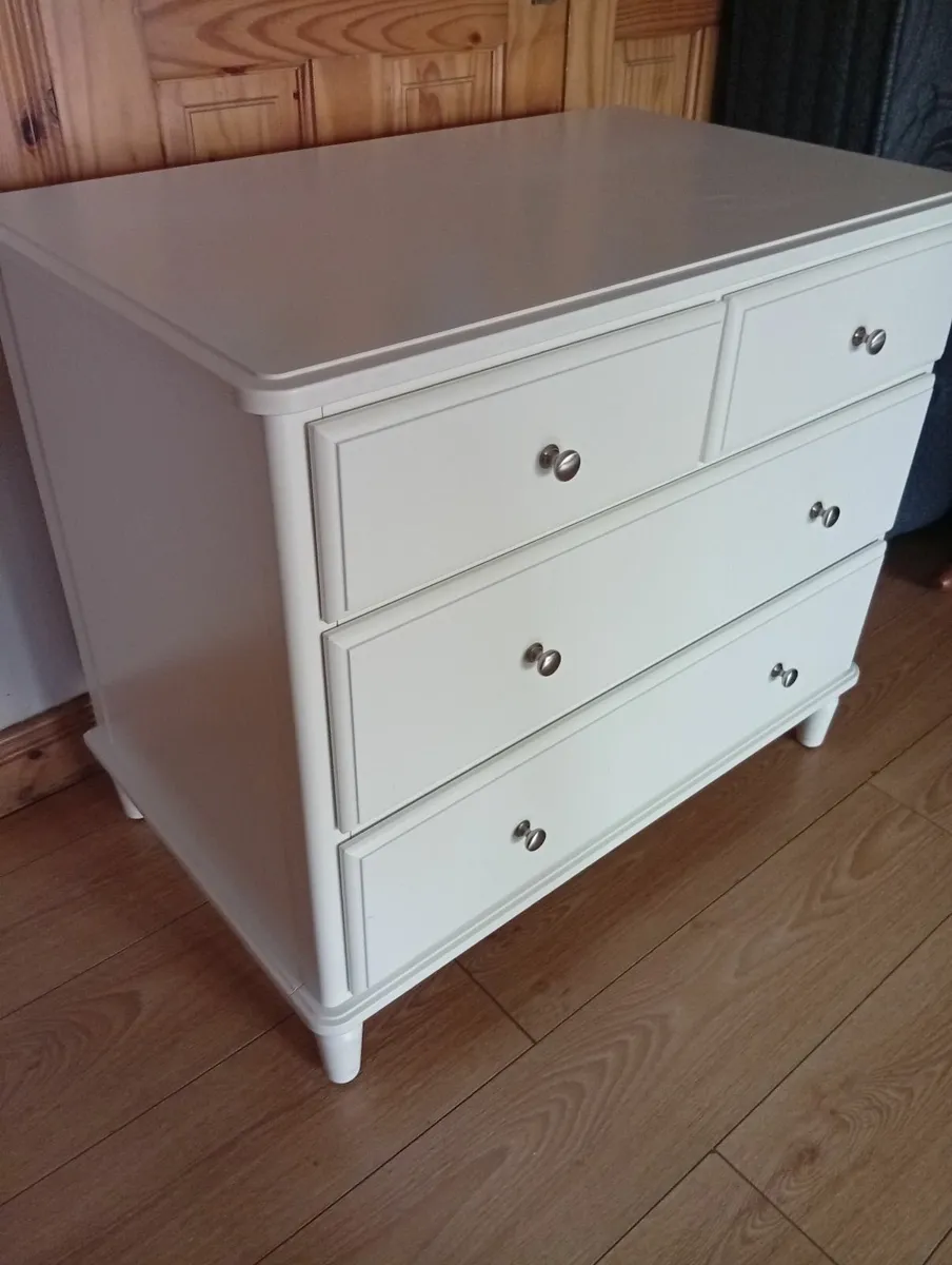 Quality White Roomy chest of drawers 6months - Image 4