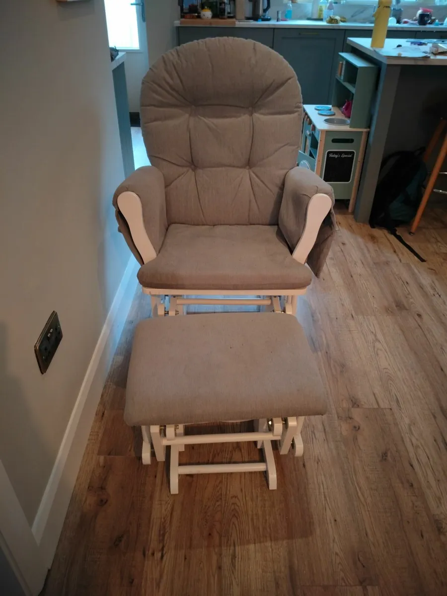 Babylo Nursing Chair - Image 2