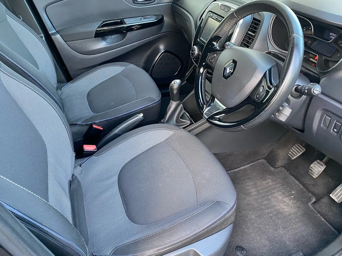 151 Renault Captur 15Dci Intense - Image 4