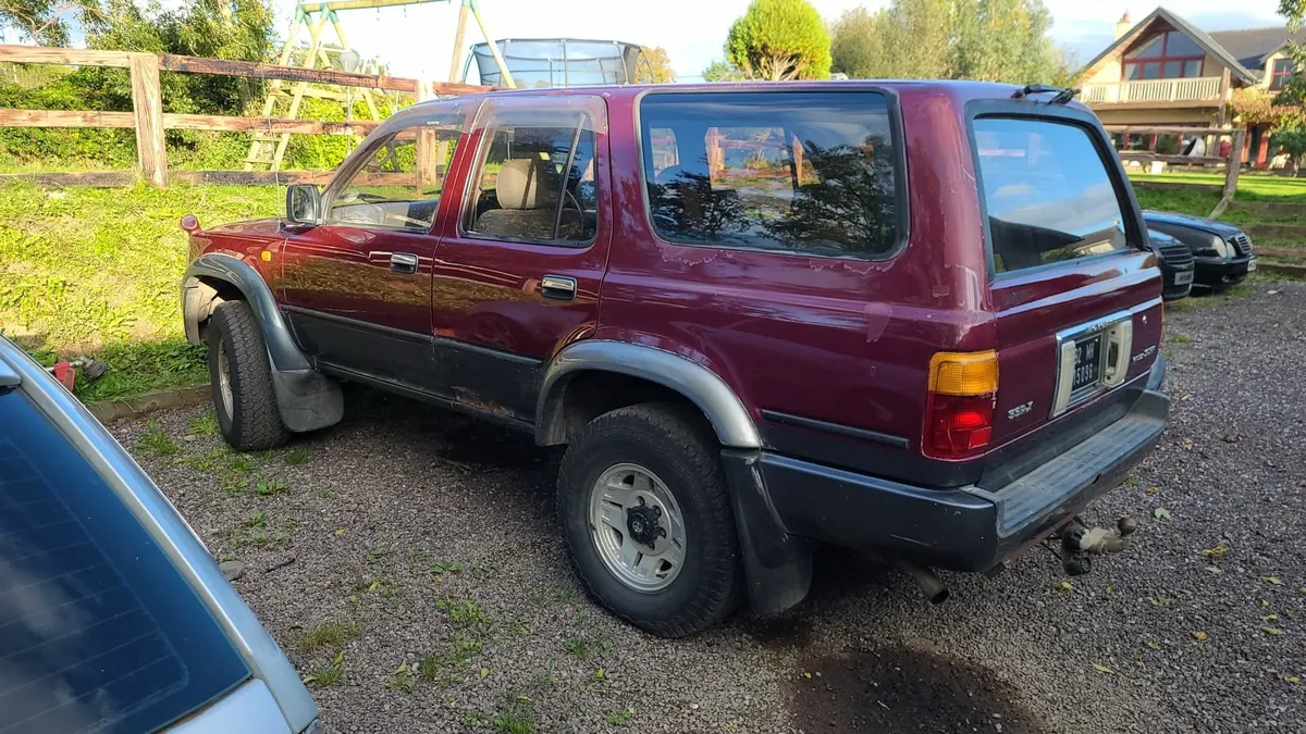 Toyota Hilux 1992 - Image 1