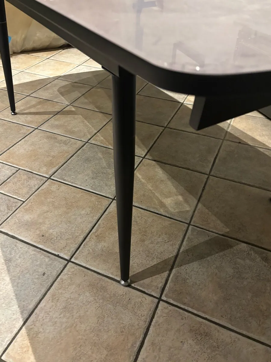 Table and 6 chairs - Image 4