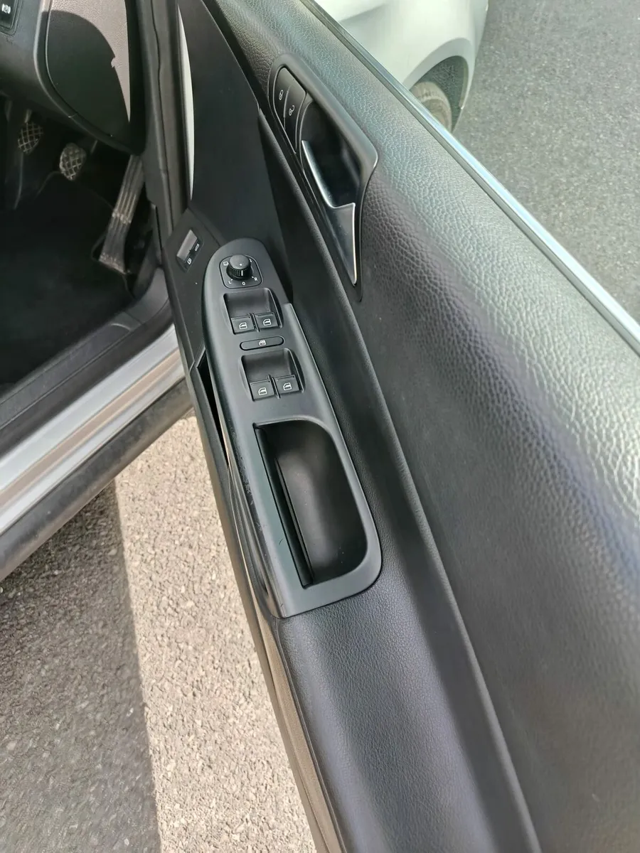 VW Passat 2010 - Image 2