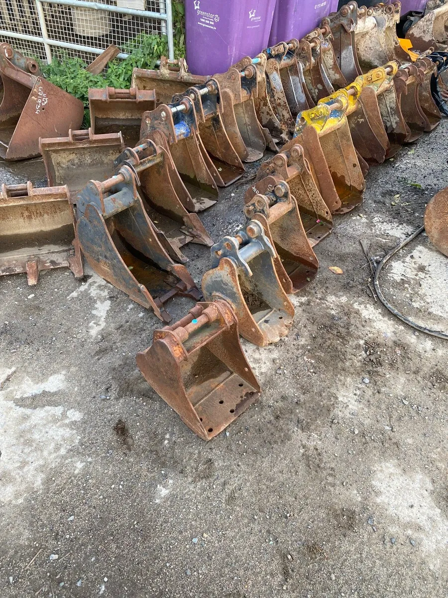 Mini digger buckets 30mm pins - Image 1