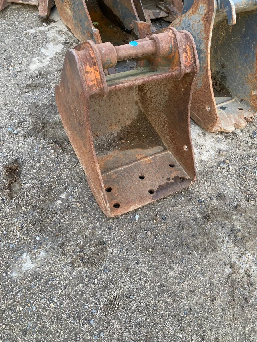Mini digger buckets 30mm pins - Image 2
