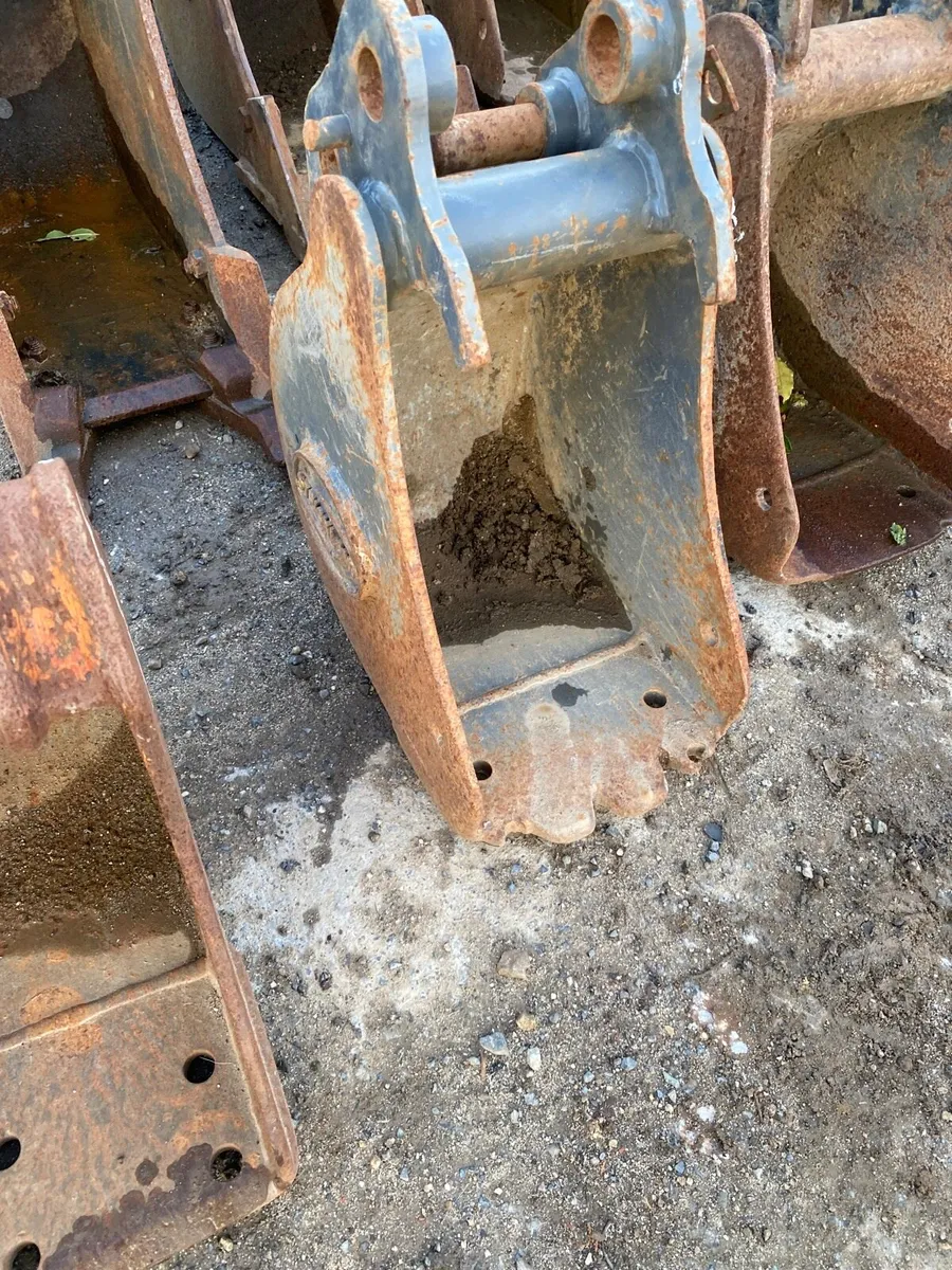 Mini digger buckets 30mm pins - Image 3