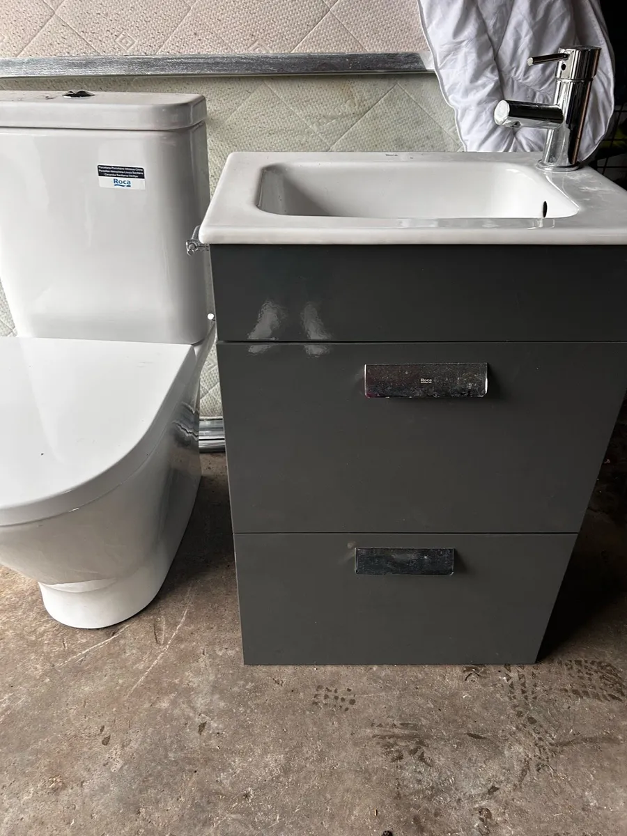 Roco bathroom sink and unit also Roco toilet - Image 2
