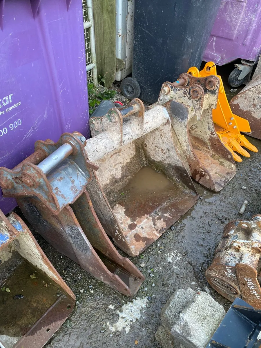 Digger buckets 40mm pins - Image 1