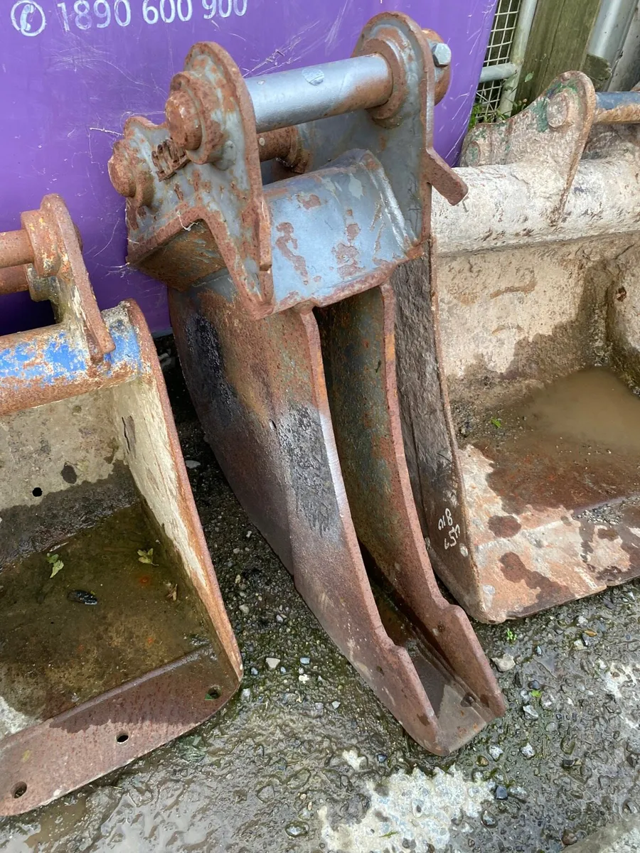 Digger buckets 40mm pins - Image 2