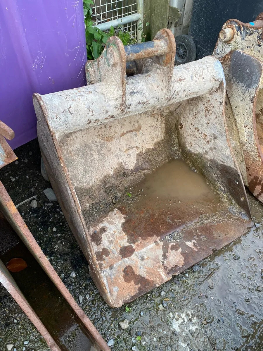 Digger buckets 40mm pins - Image 3