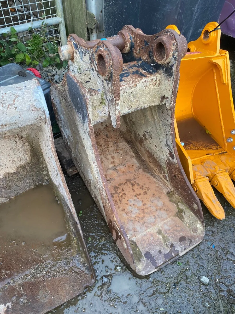 Digger buckets 40mm pins - Image 4