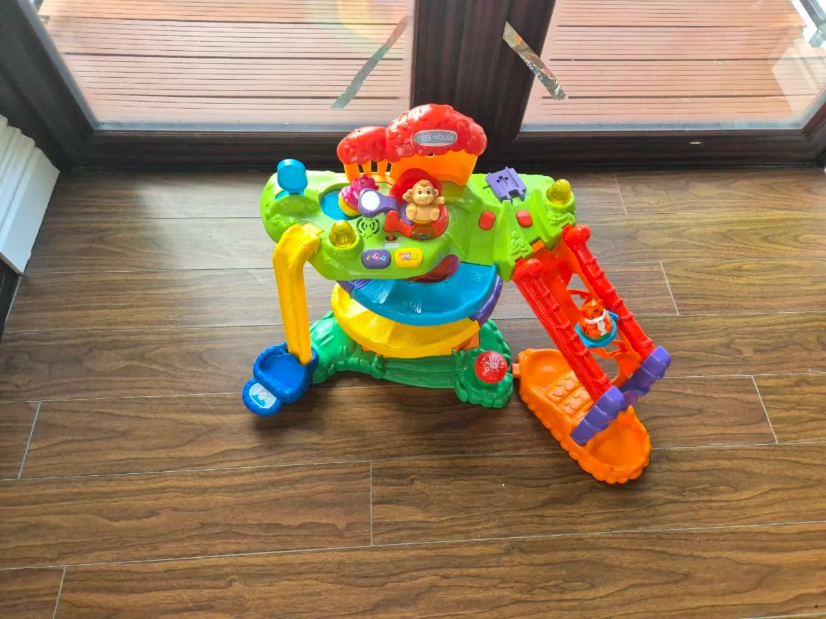 Vtech toys treehouse and train - Image 1