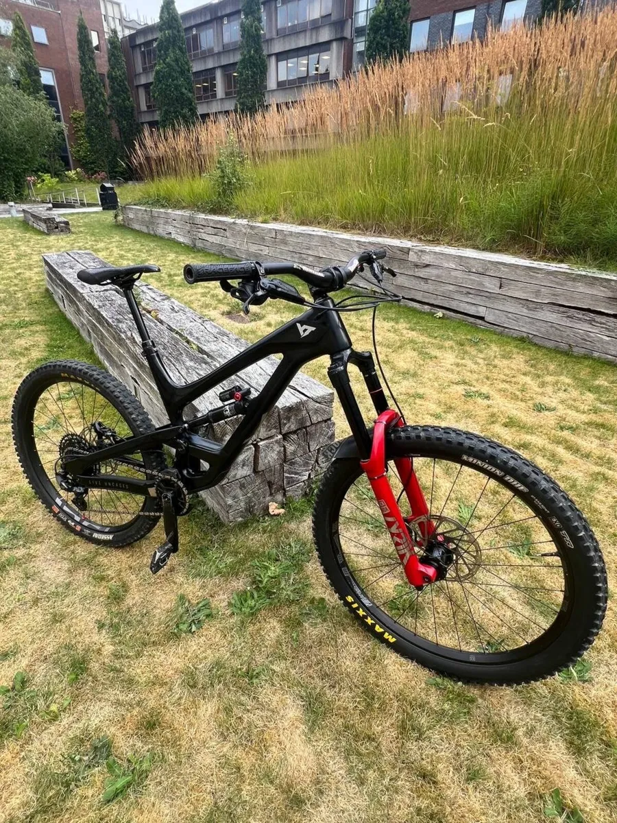Mountain bike - Image 1