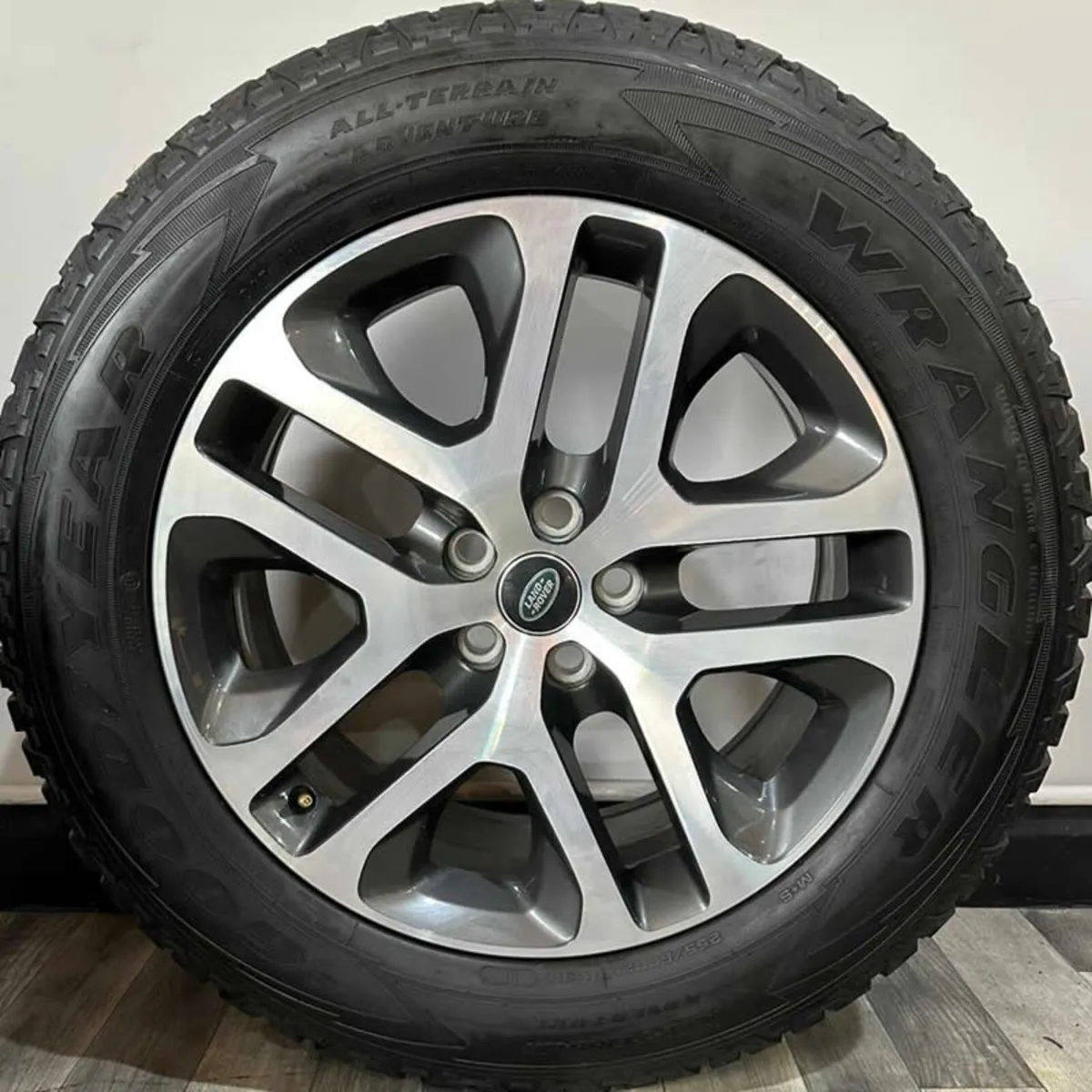 20" GENUINE LAND ROVER DEFENDER 5095 & GOODYEARS - Image 4