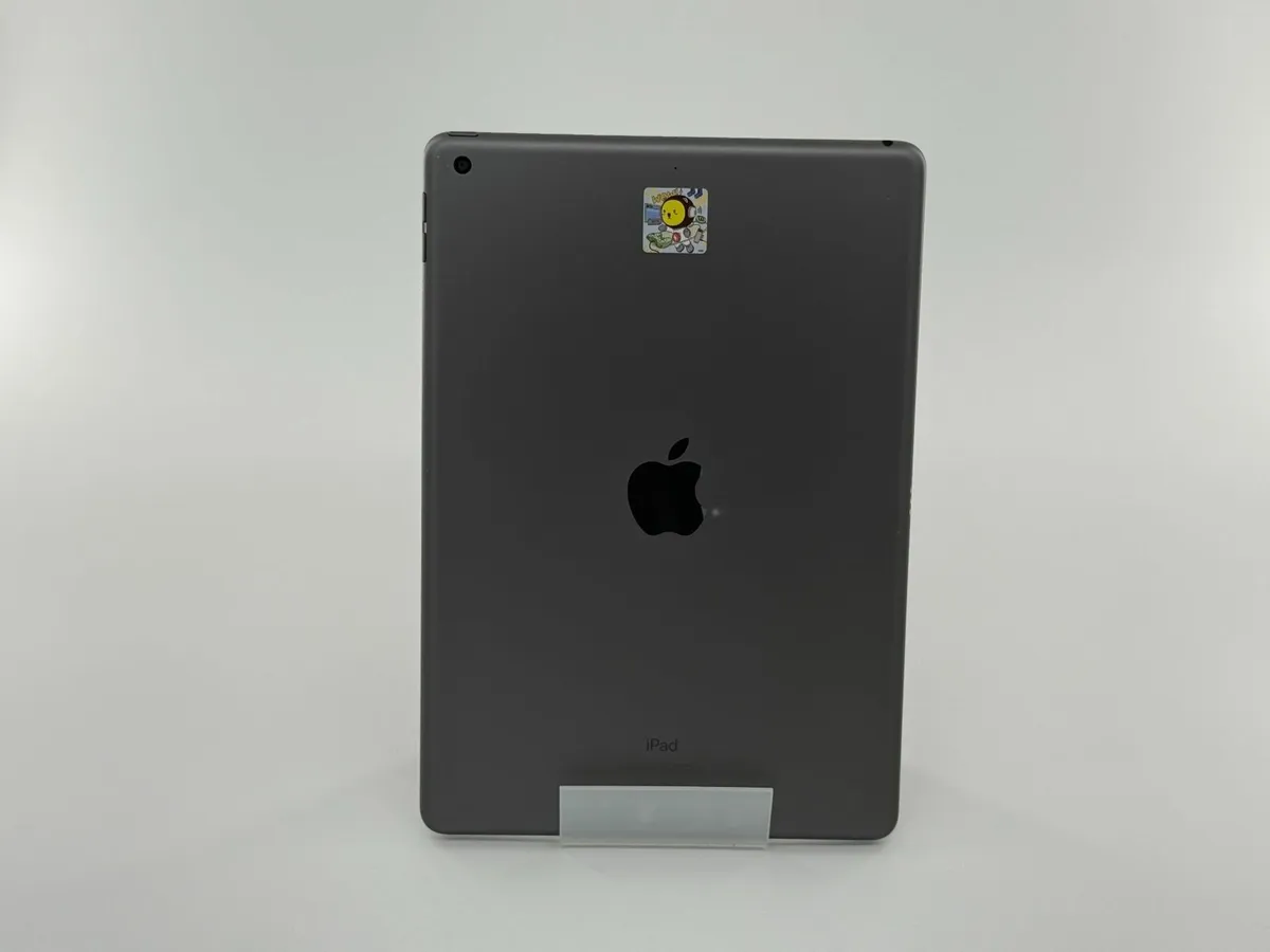 iPad 8th Gen - 32GB - Space Grey - Image 2