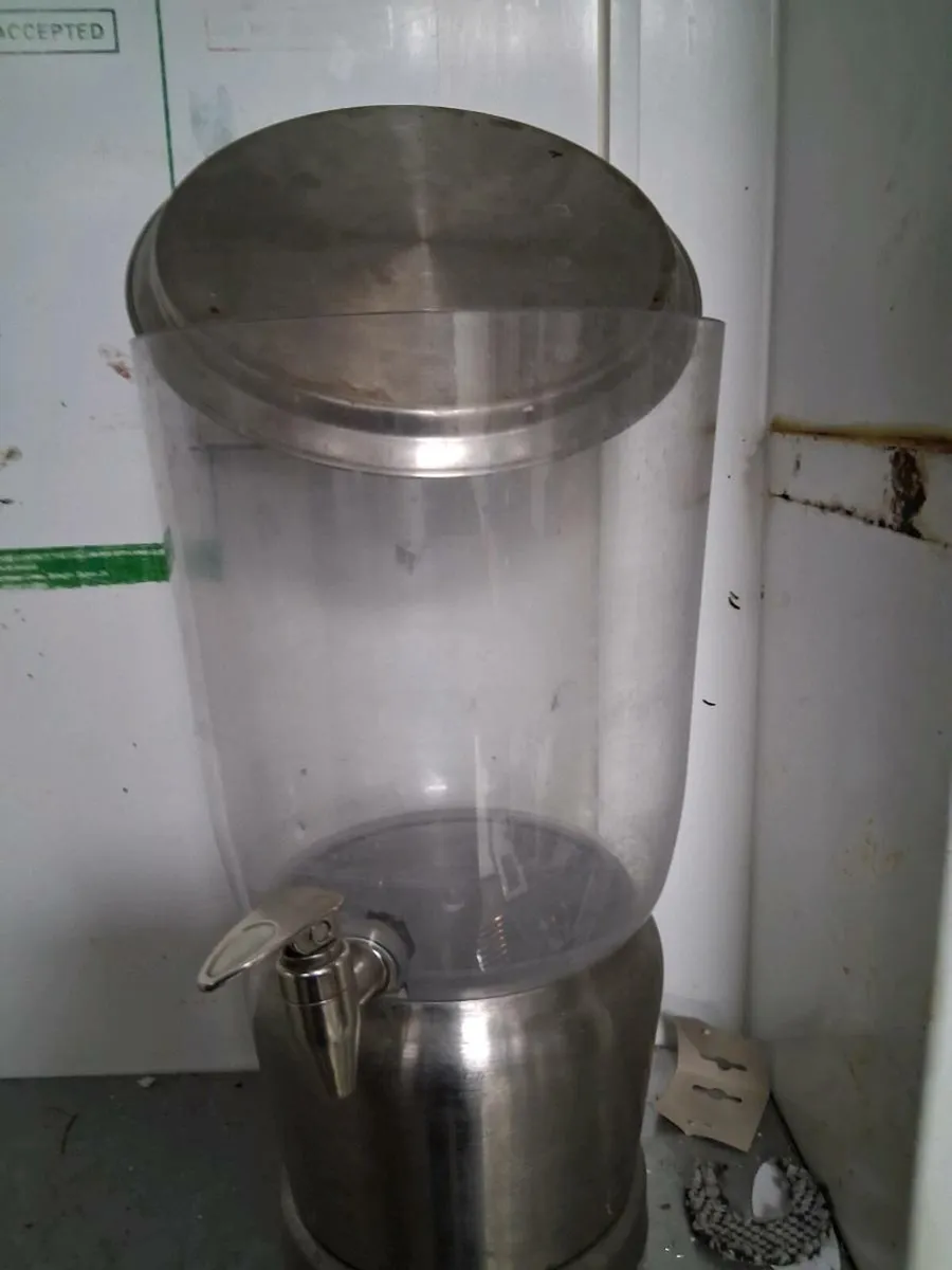 Liquid dispenser - Image 1