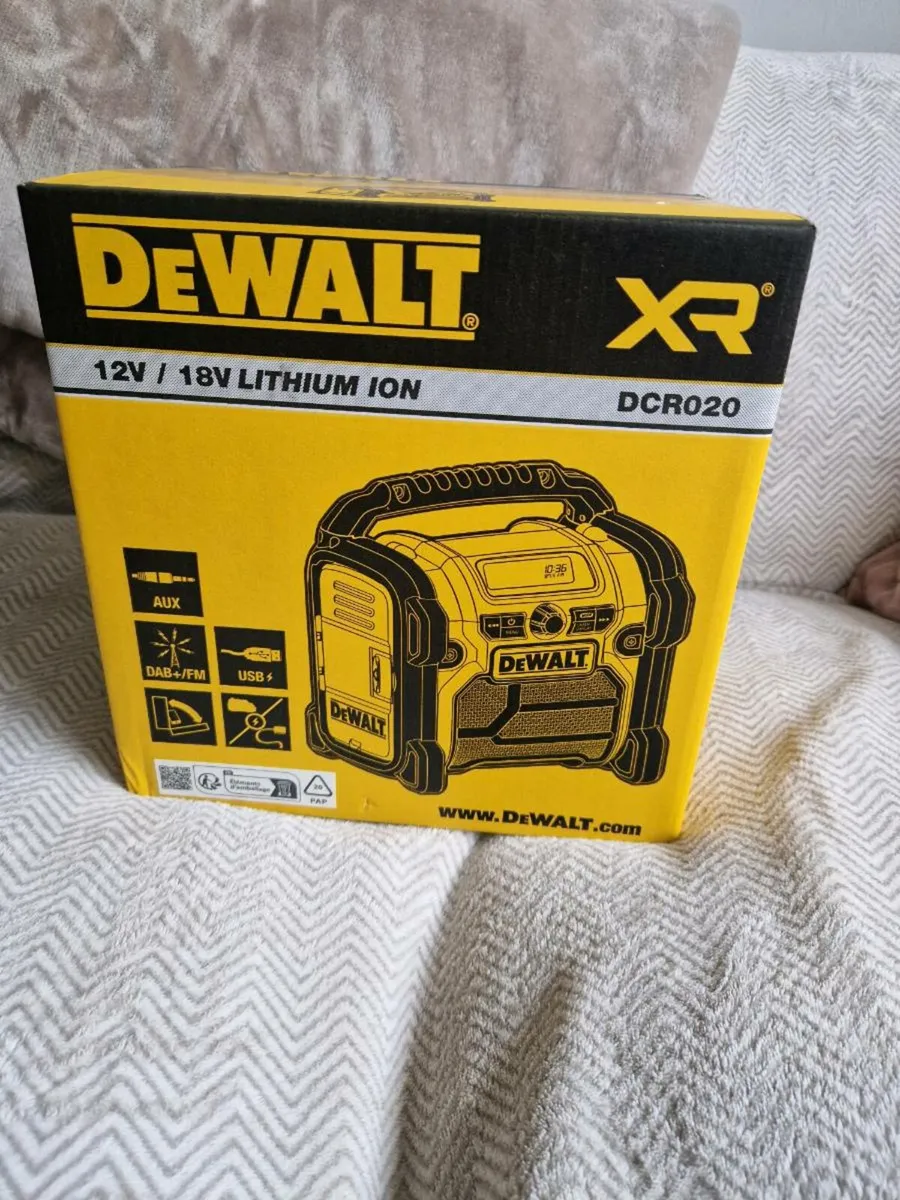 Dewalt radio - Image 1