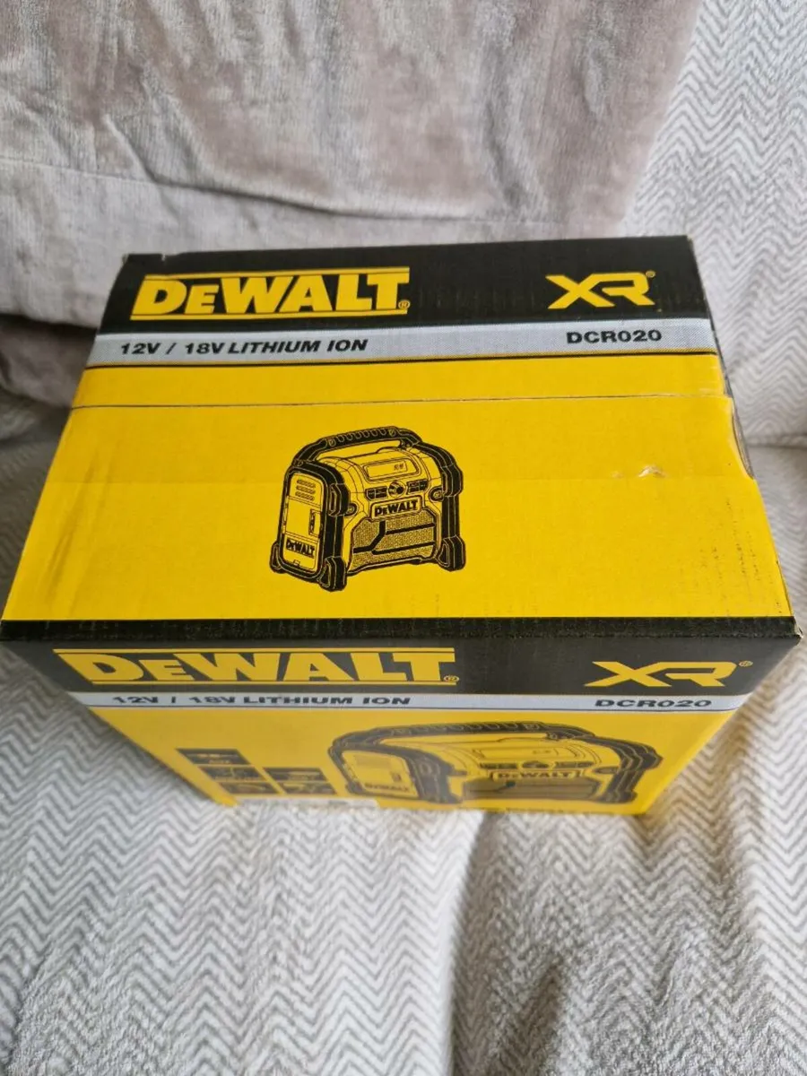 Dewalt radio - Image 2
