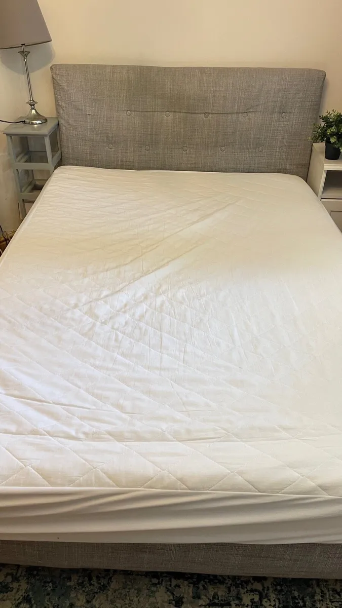 Double bedframe with mattress - Image 3