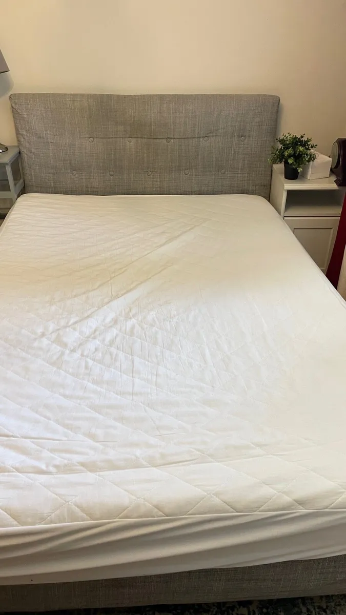 Double bedframe with mattress - Image 4
