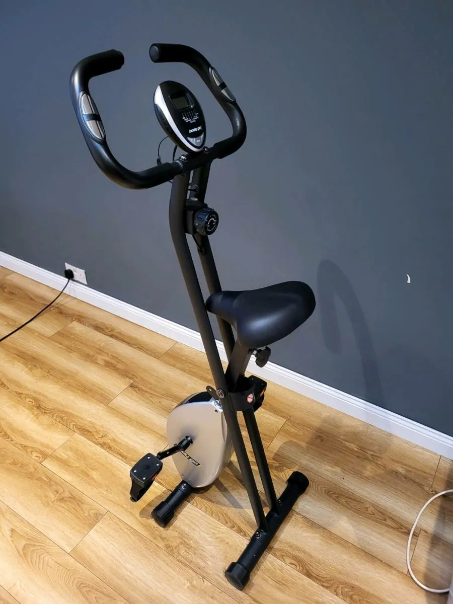 Exercise bike in excellent condition. Delivery - Image 1