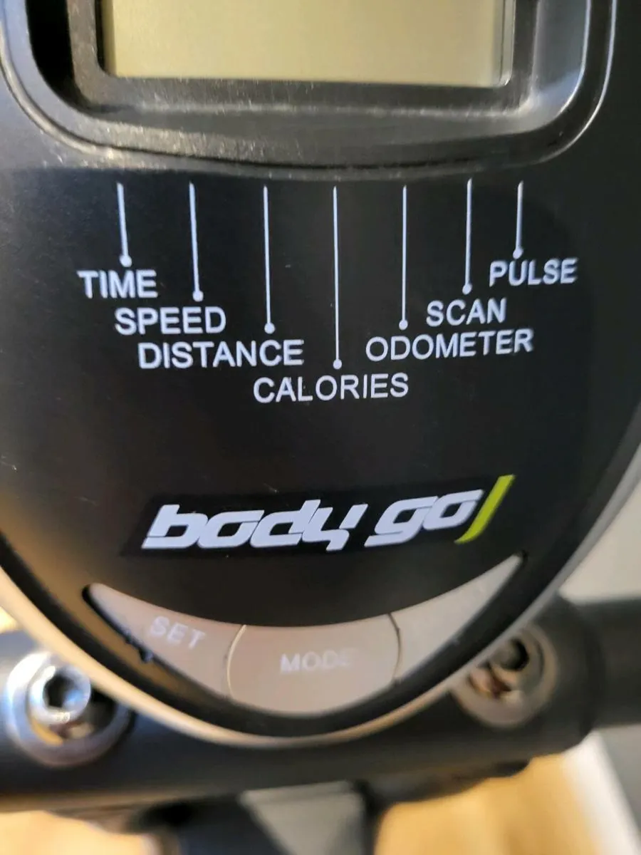 Exercise bike in excellent condition. Delivery - Image 2