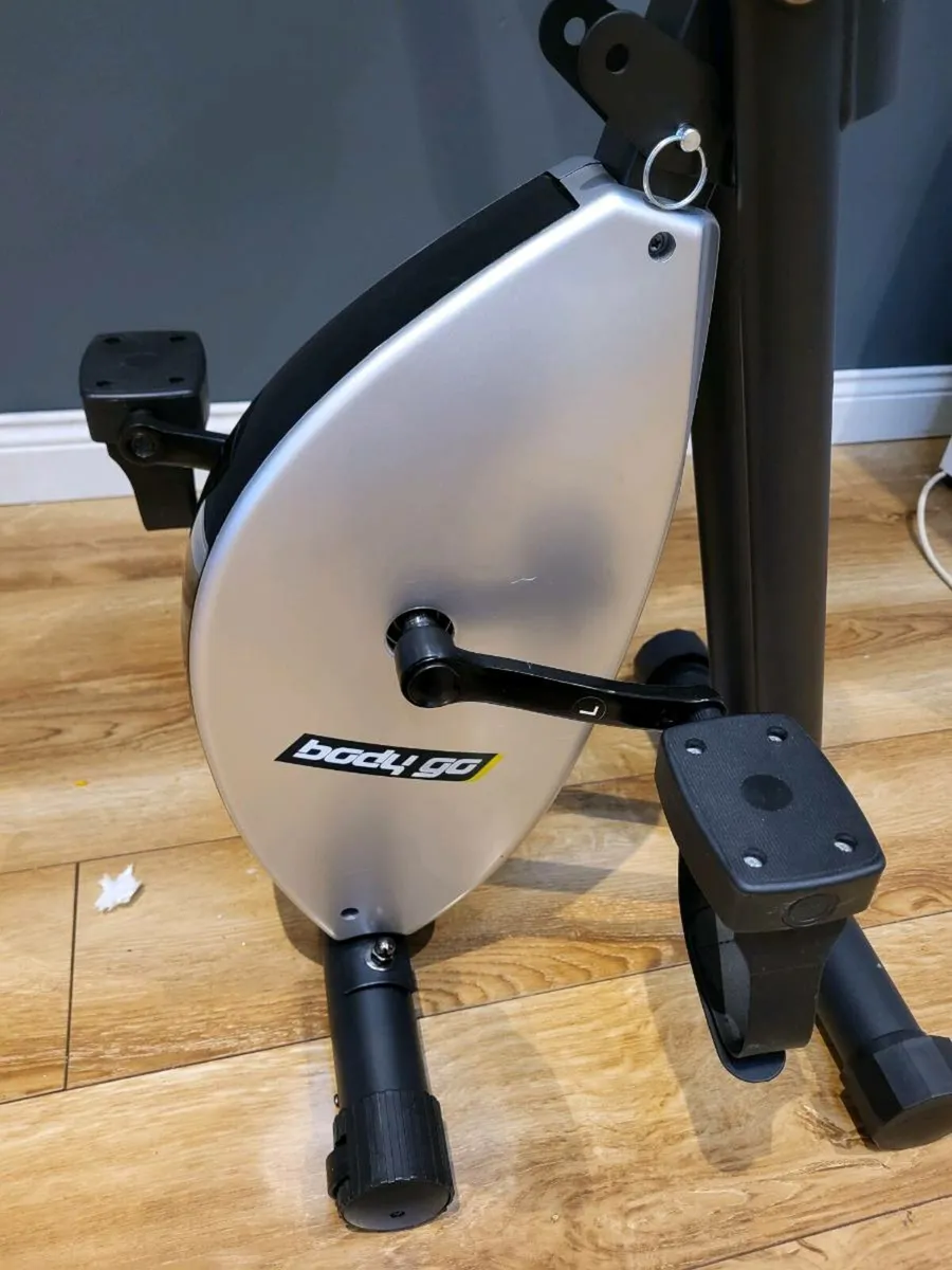 Exercise bike in excellent condition. Delivery - Image 3