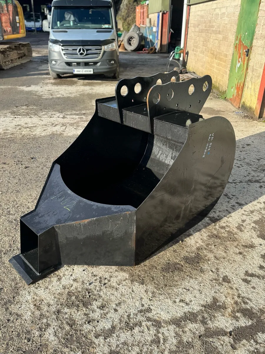New unused concrete pouring bucket - Image 2
