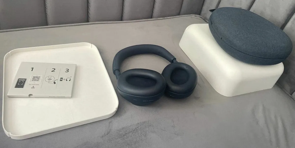 Sony WH1000XM6 Midnight Blue headphones - Image 2