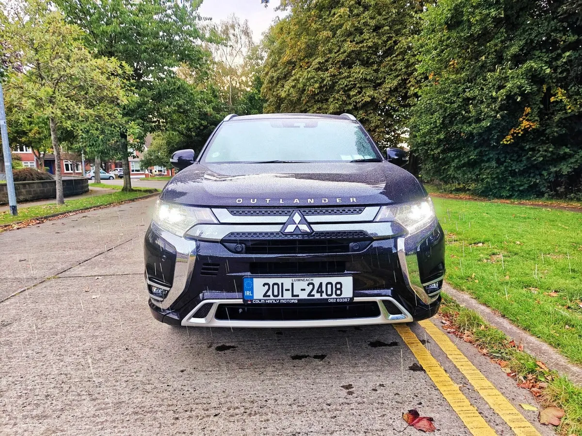 201 Outlander PHEV High spec Instyle - Image 2