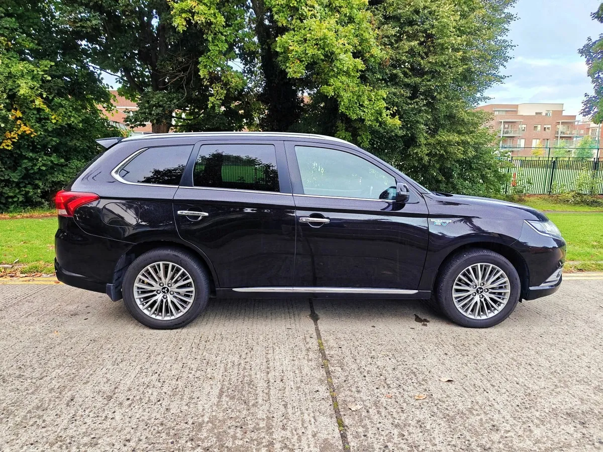 201 Outlander PHEV High spec Instyle - Image 4