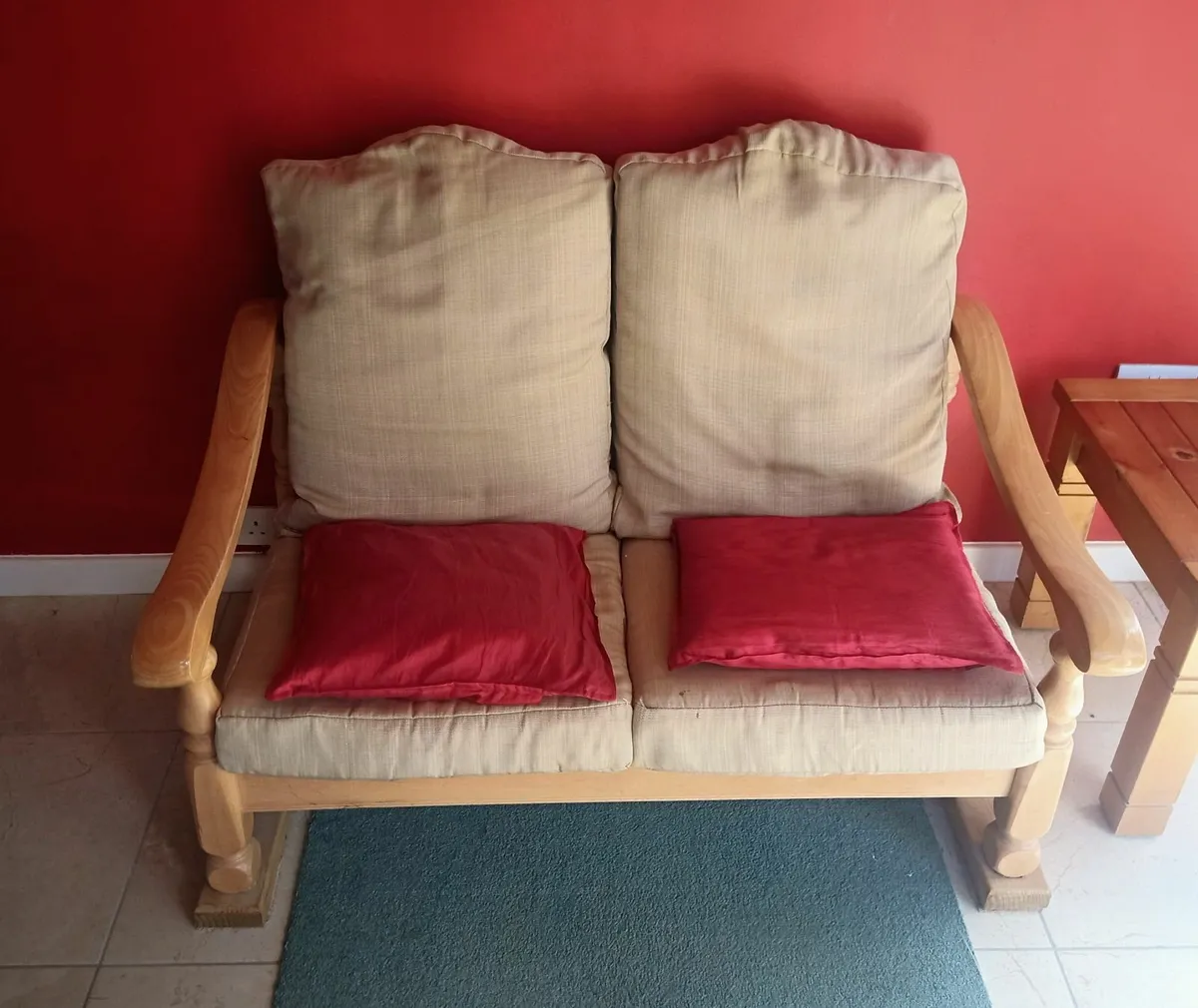 Small Sofa in great condition for Sale ! - Image 1