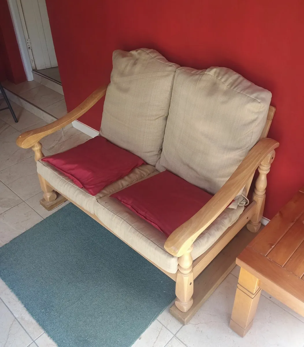 Small Sofa in great condition for Sale ! - Image 2