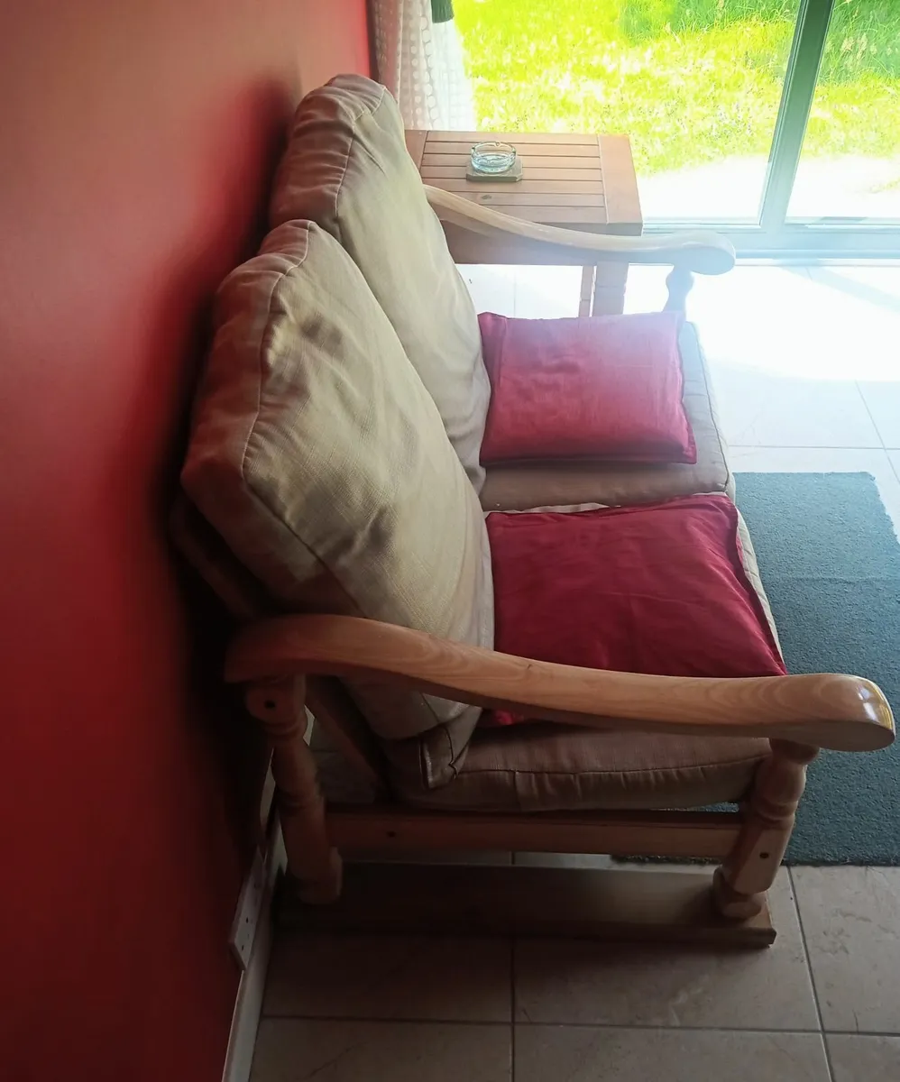 Small Sofa in great condition for Sale ! - Image 3