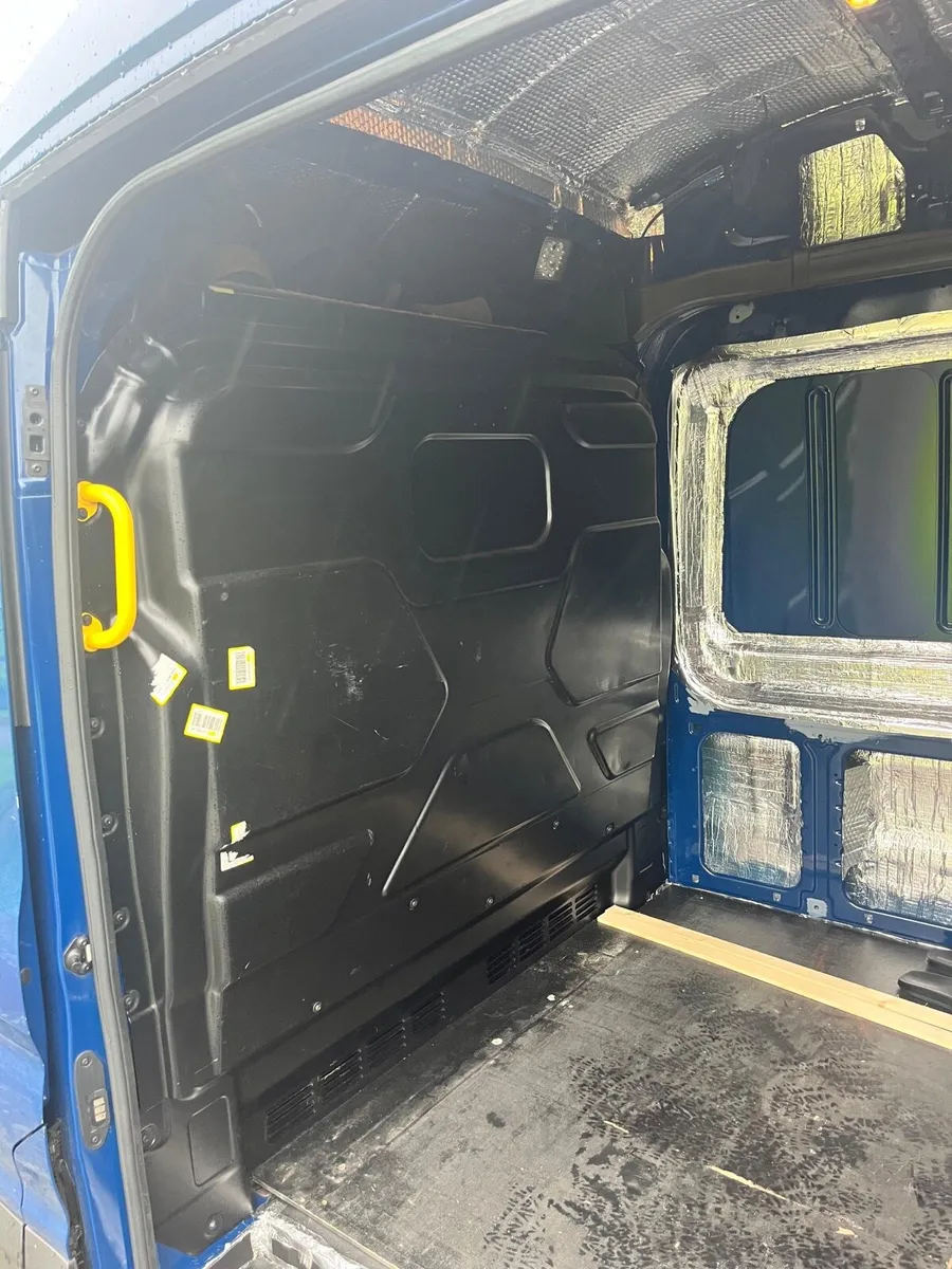 Bulkhead & other parts (Ford Transit T350 2022) - Image 1