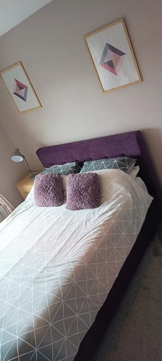 Kingsize ottoman bed - Image 1