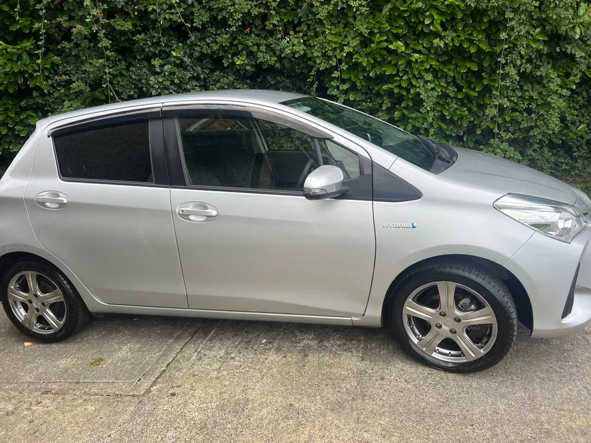 Toyota Vitz  2019/ 1.5  hybrid, 1 year warranty - Image 4