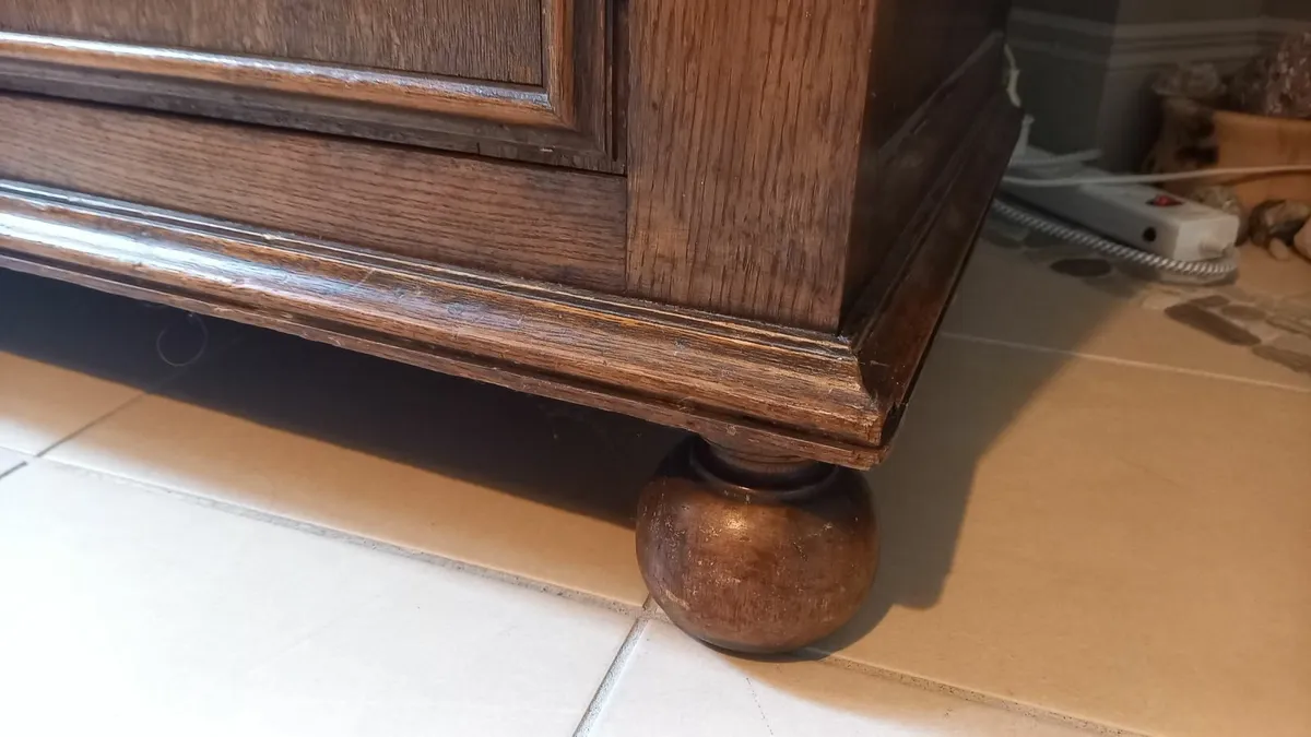 Table and side board matching - Image 3